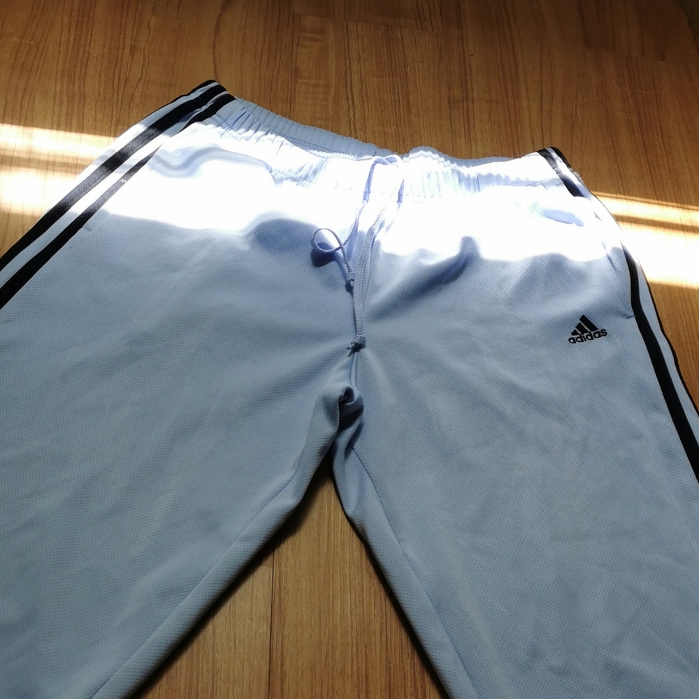 Adidas Womens Cropped Athletic pants Size M